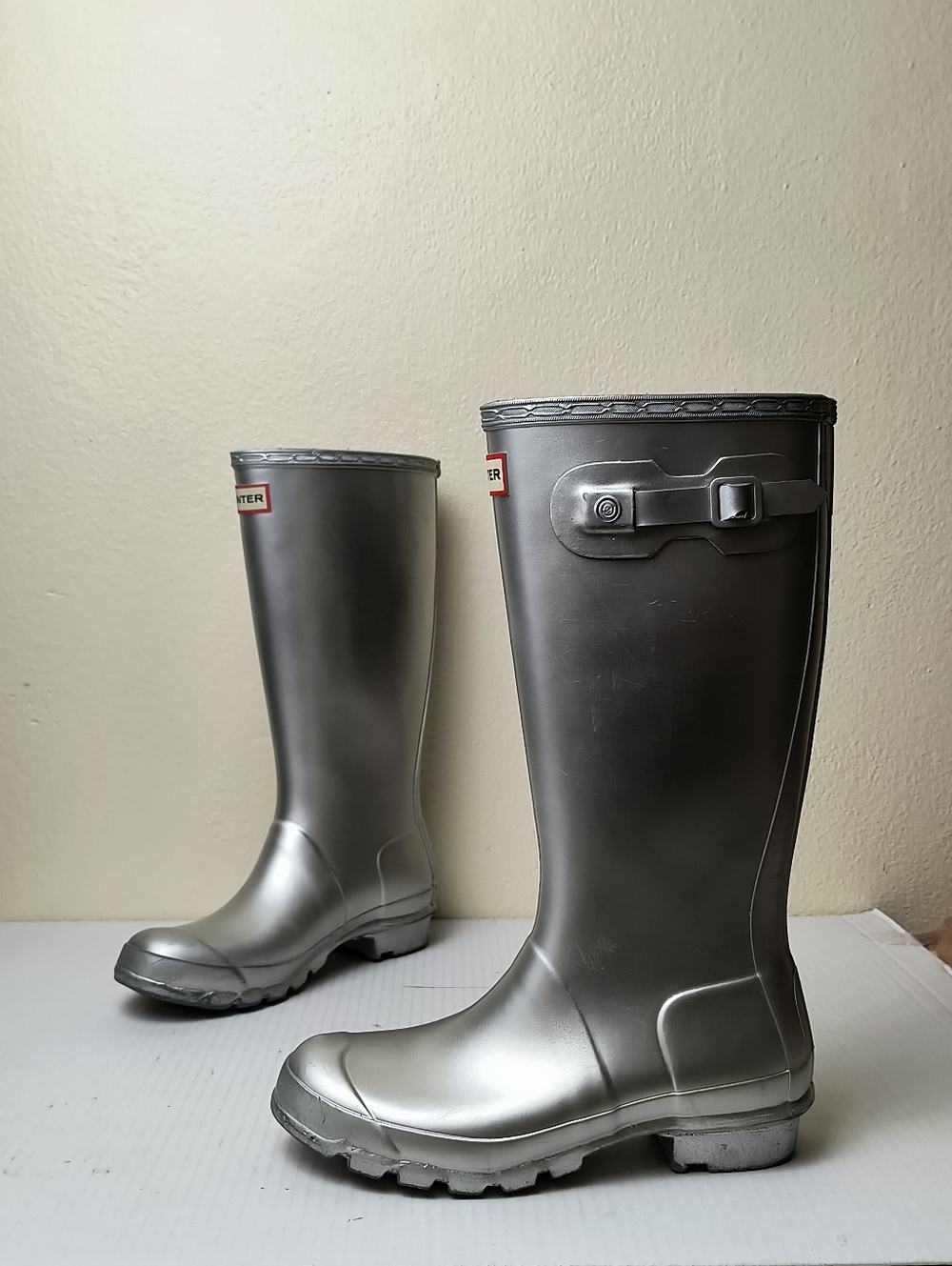 Hunter Silver Rain Boots Unisex M-5 | 6- F